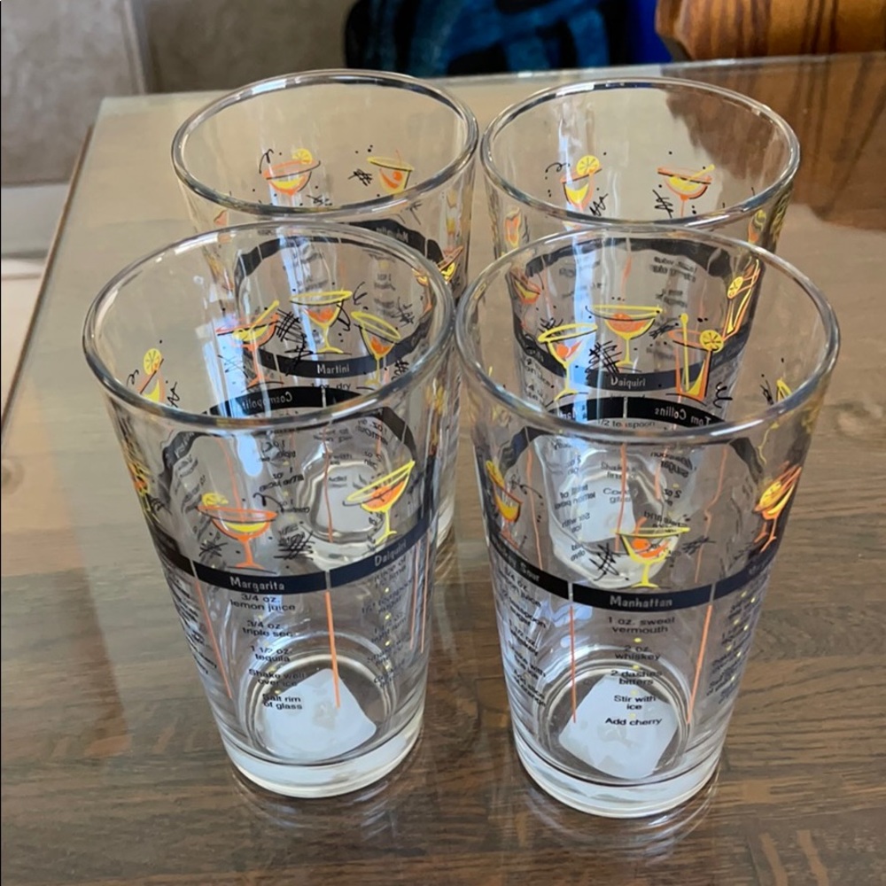4 Recipe Mixing glasses. NWT